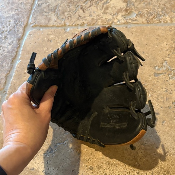 Rawlings D1200BC Premium and 12 Inch Black Brown Leather Baseball Glove RHT - Picture 8 of 10